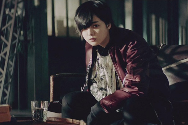 ガラスを割れ平手2